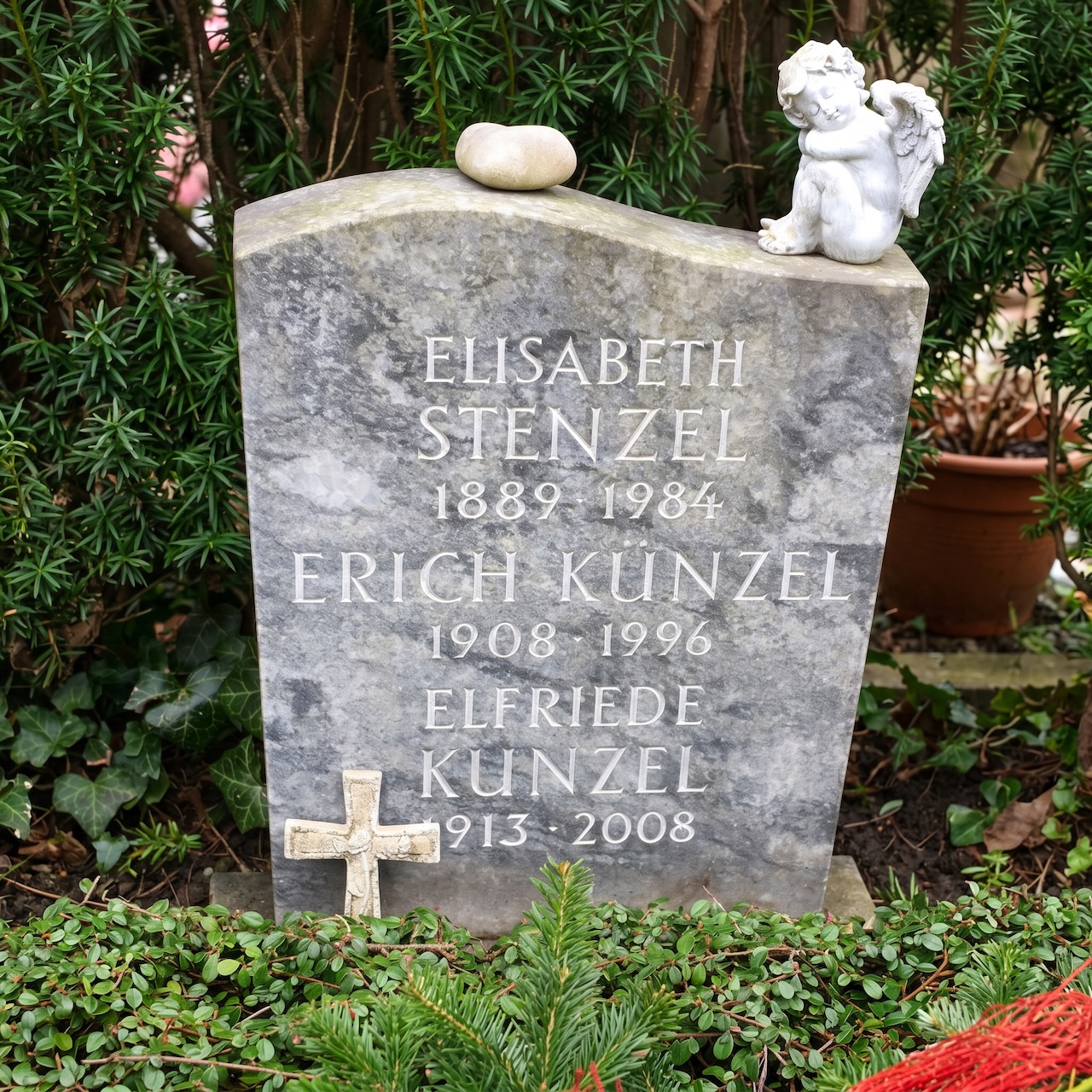 Grabstein von Elisabeth Stenzel, geb. Jackisch, Friedhof Schmargendorf, Berlin